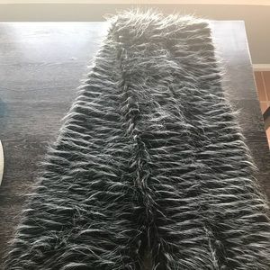Black/white faux fur shawl